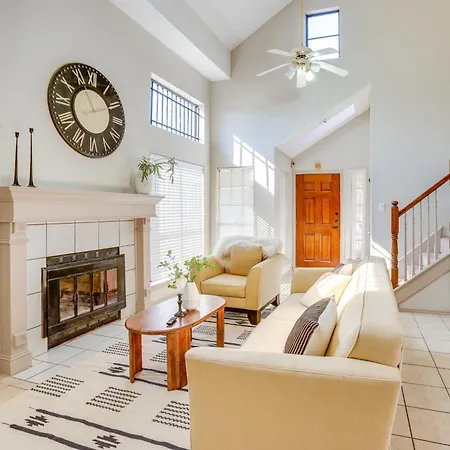 2 Mi To Houston Funplex Home With Private Yard!